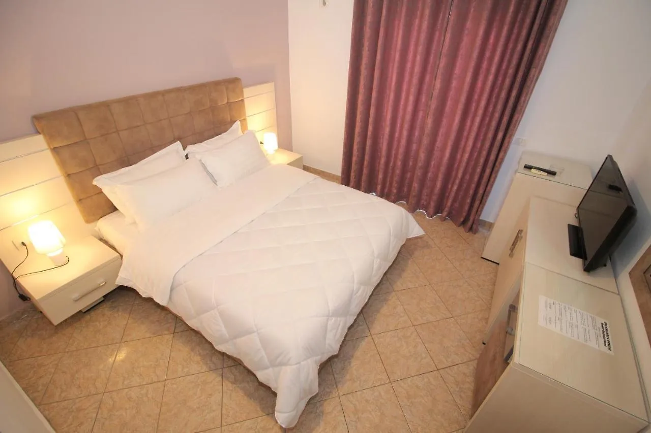 Julia Hotel Sarande 3*,