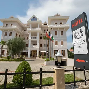 Zeus Hotell Rinas